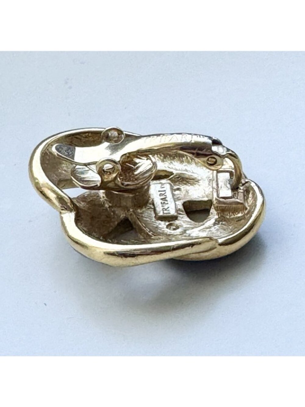 Vintage Trifari Earrings Black Enamel Gold Twist Knot Clip-On Signed Very Nice! - Picture 6 of 11